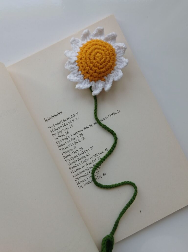 Crochet Daisy Bookmark for Beginners: Easy Video Tutorial